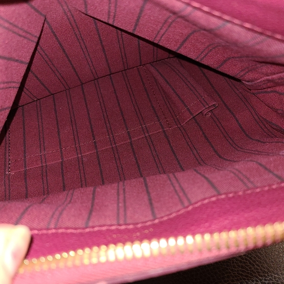 Cute Authentic LV Clutch - Picture 1 of 4